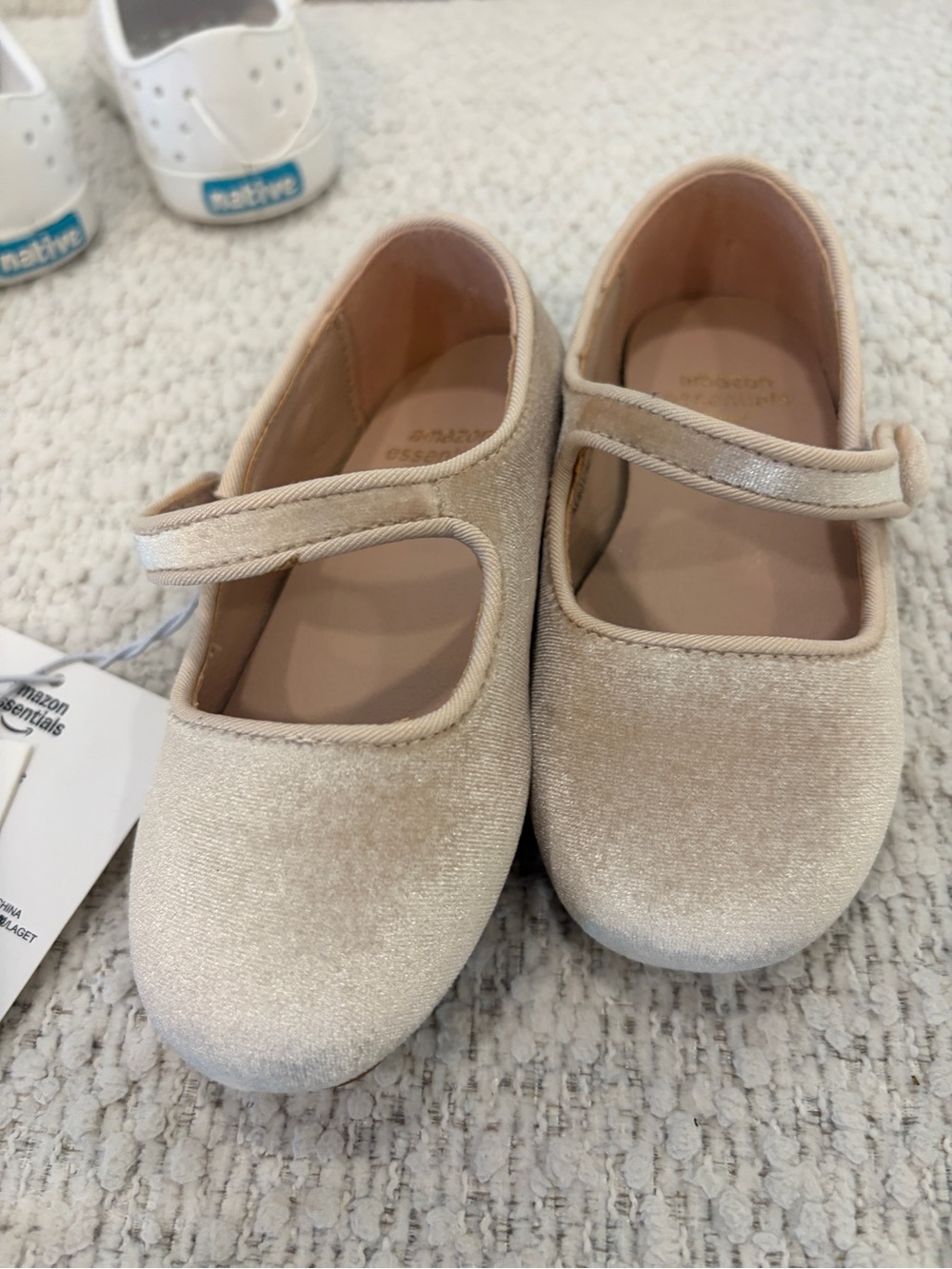Amazon Essentials Girls Glitter Mary Janes in Champagne Gold